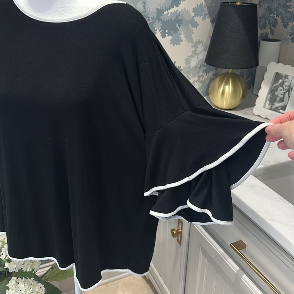 Cable & Gauge Black Flutter Sleeve Tunic with White Trim